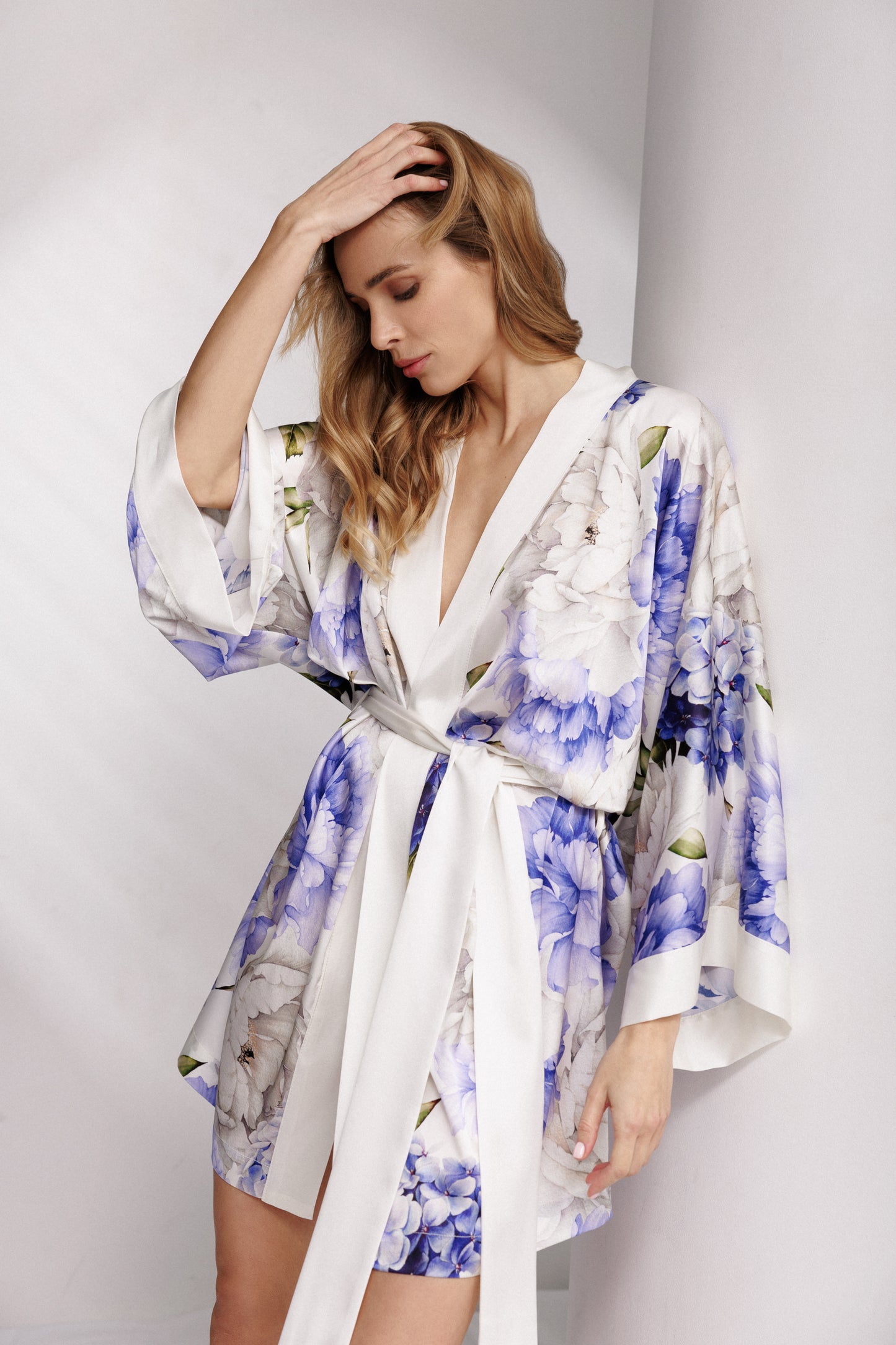 Peony Allure Short Robe in Blue